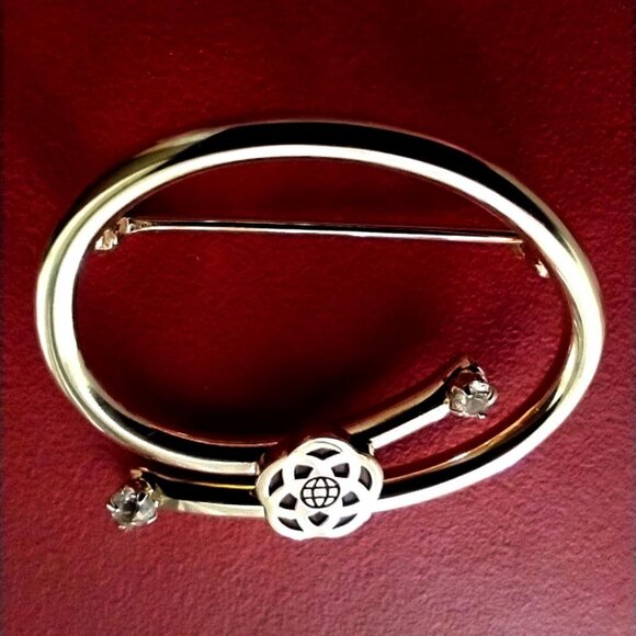 Vintage Disney Epcot Brooch Pin 80s Goldtone Unisex Signed Original Box - Picture 13 of 14